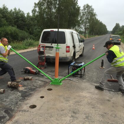 Sampling for the thickness of road constructive layers