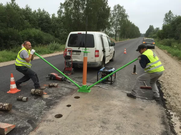 Ceļa segas konstruktīvo kārtu šurfēšana